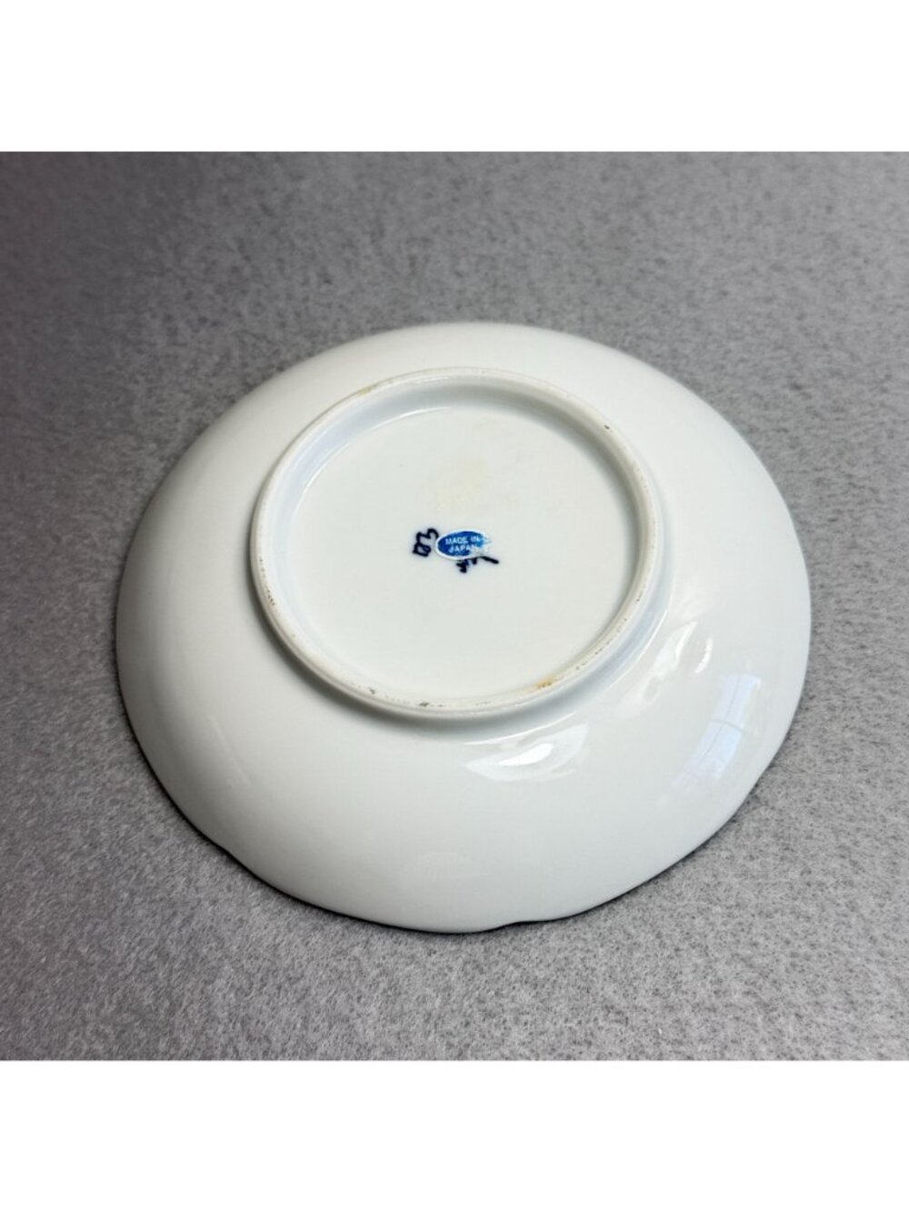 Japanese Hana Karakusa Blue White Scalloped Porcelain 5" Salad Plate - Picture 6 of 9